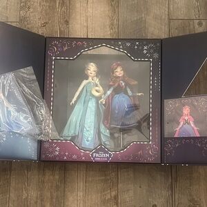 Disney Frozen Collector Doll Set - Purple and Black